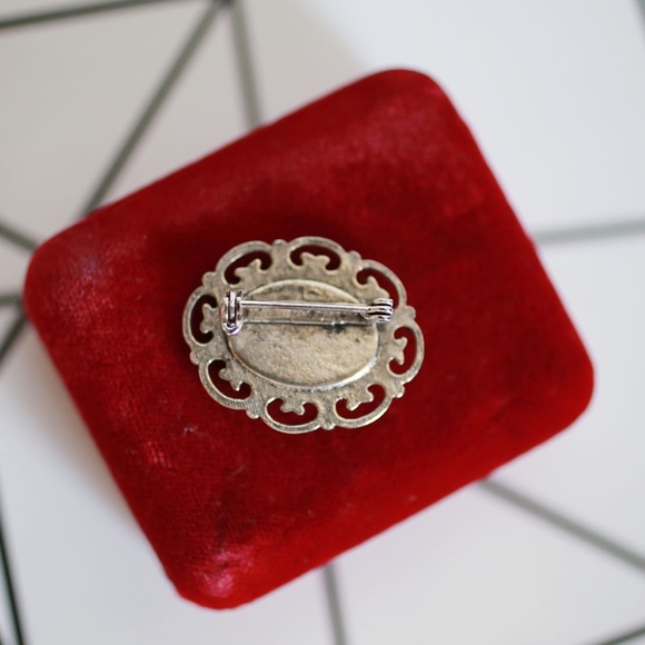 VINTAGE pressed flower brooch!